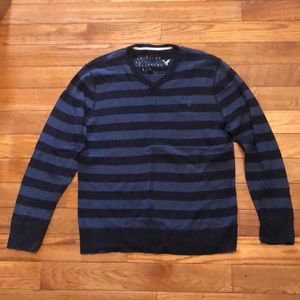 American Eagle long sleeve V-neck